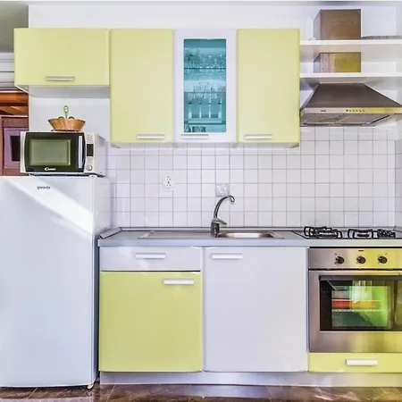 Apartmani Hari Tisno 4 *
